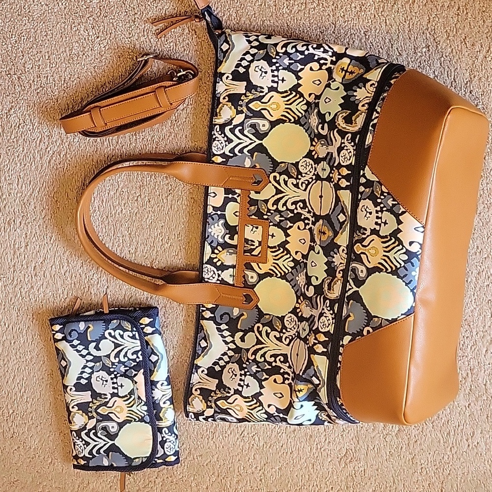 Stella & Dot Expandable Weekender  With Travel Makeup Bag